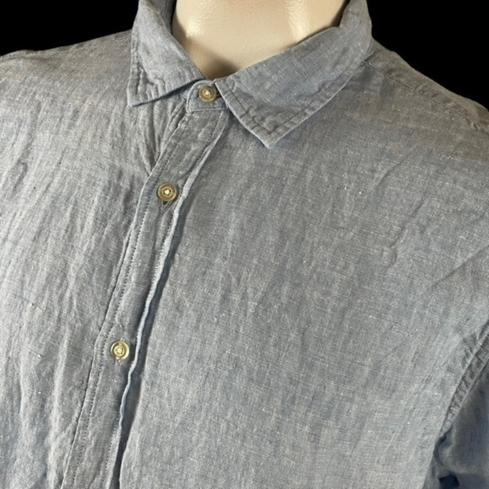 Banana Republic Light Blue Casual Button Down Shirt